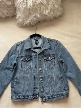 GAP Women's Light Blue Denim Jacket - Classic Jean Jacket